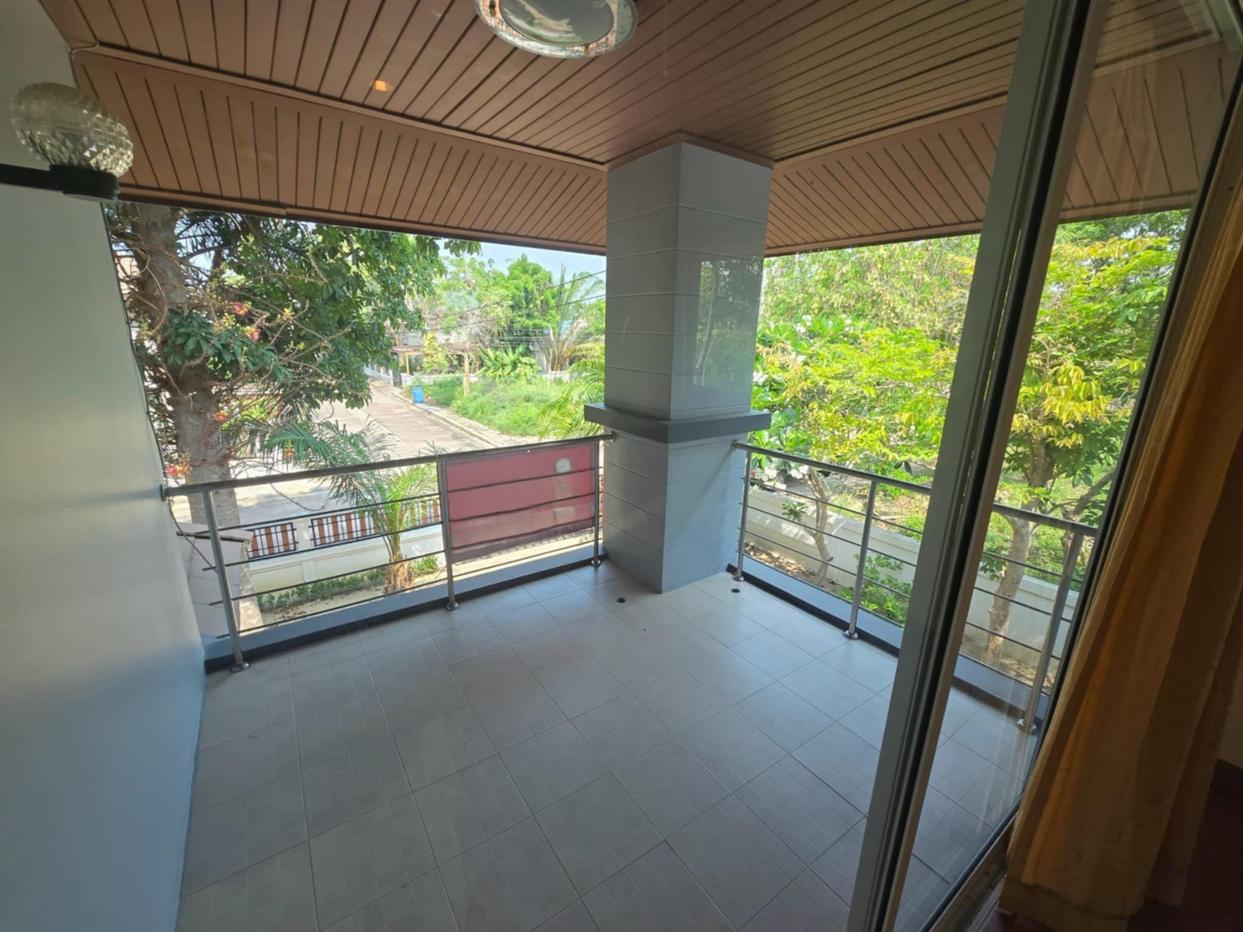 picture Charming 4-Bedroom Thai-Style House for Sale - 5/8