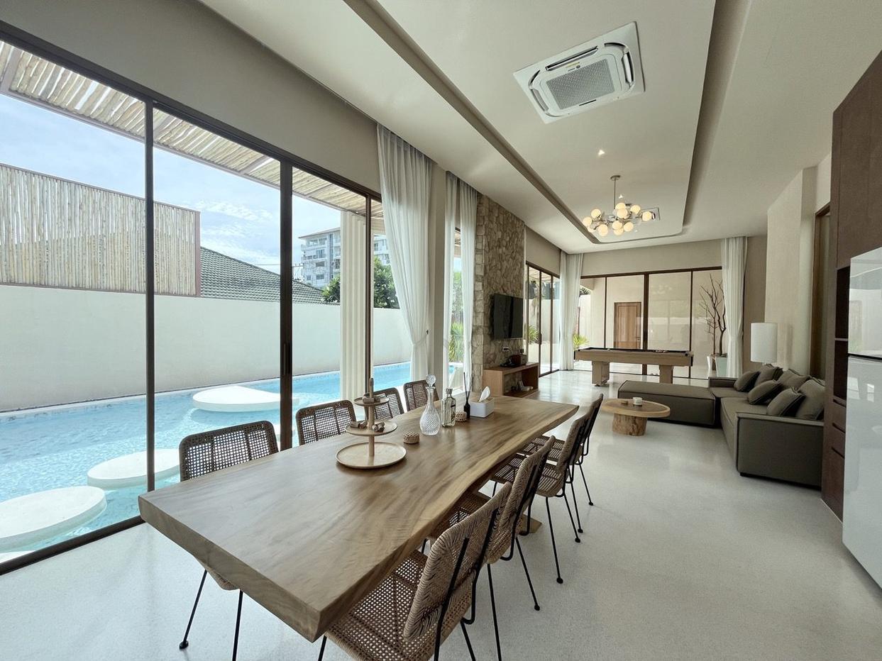 picture Luxury 9-Bedroom Pool Villa for Sale in Jomtien - 10/20