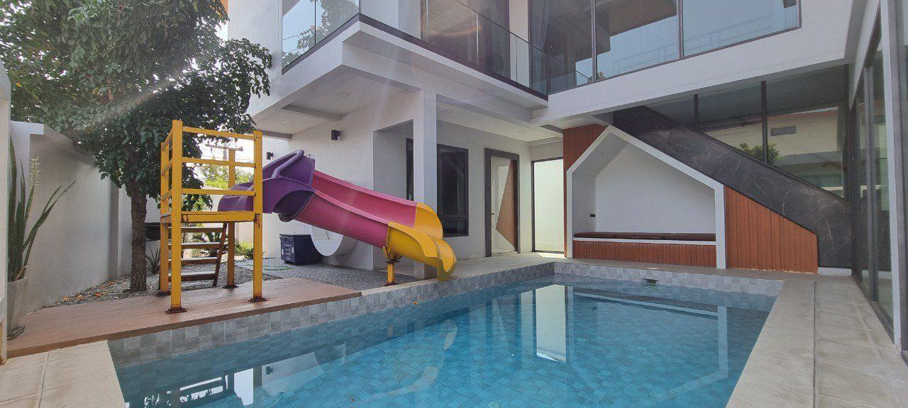 รูป Pool Villa in East Pattaya 4 Beds for Rent - รูปที่ 1/21