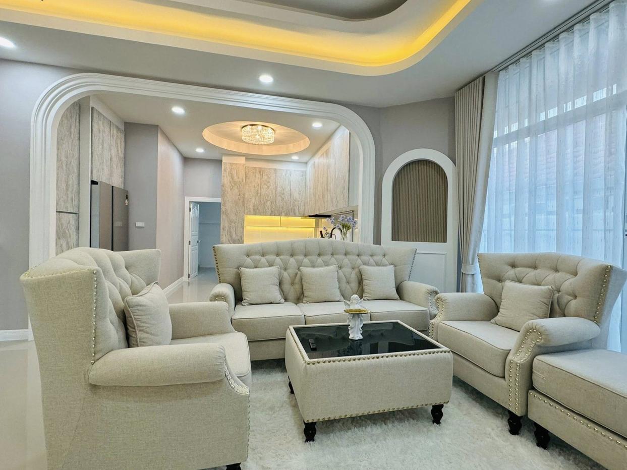 picture Spacious 3-Bedroom Pool Villa for Rent in Nern Plubwan - 3/17