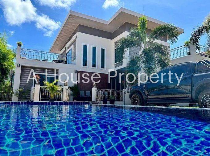 picture Large 2-storey pool villa for sale with mountain views, not far from Bang Saray Beach, Sattahip, Chonburi - 1/5