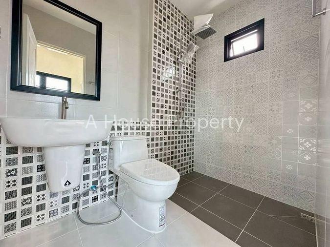 รูป ขายบ้านเดี่ยว 2 ชั้น กลางเมืองศรีราชา ทำเลดีมาก ใกล้แหล่งชุมชน - รูปที่ 9/16