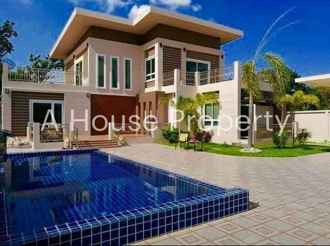 picture Large 2-storey pool villa for sale with mountain views, not far from Bang Saray Beach, Sattahip, Chonburi - 2/5