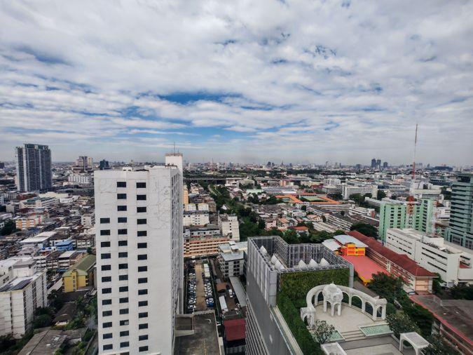 picture BTS phayathai is in front of the building of Phayathai Plaza	Area: 562 sq m - 4/5