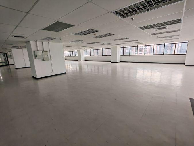 picture BTS phayathai is in front of the building of Phayathai Plaza	Area: 959 sq m - 2/6