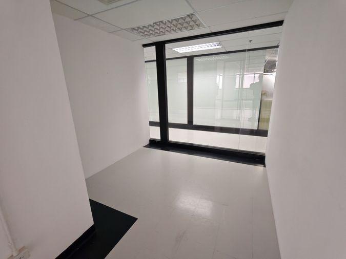รูป พญาไท รถไฟฟ้า อยู่หน้าตึก Phayathai Plaza (พญาไท พลาซ่า) 	ขนาด 281 ตรม - รูปที่ 8/8