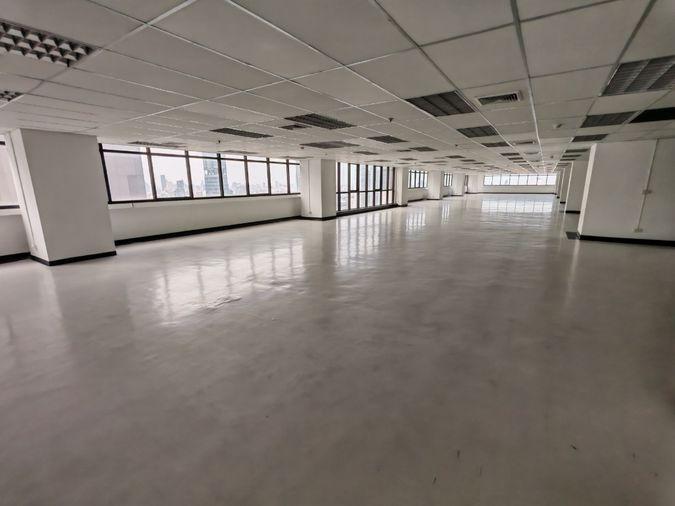 picture BTS phayathai is in front of the building of Phayathai Plaza	Area: 959 sq m - 6/6