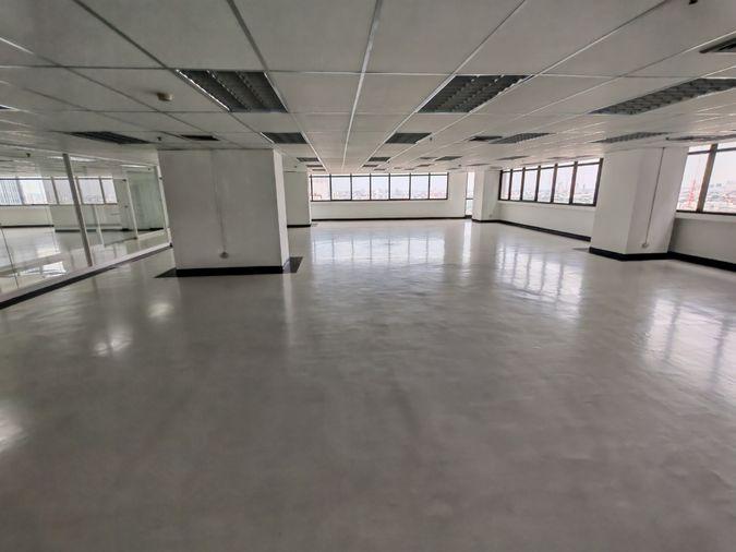 picture BTS phayathai is in front of the building of Phayathai Plaza	Area: 562 sq m - 1/5