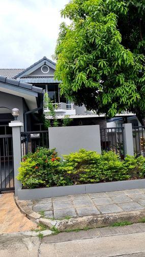 รูป บ้านเดี่ยวให้เช่า 🔥 Sammakon Ramkhamhaeng 🔥 3 ห้องนอน 2 ห้องน้ำ เฟอร์นิเจอร์ และ เครื่องใช้ไฟฟ้าครบ พร้อมอยู่ - รูปที่ 2/11