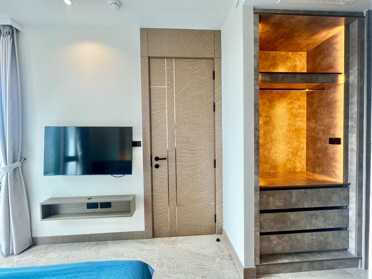 picture Riviera Ocean Drive – 1-Bedroom Sea View Condo for Sale - 11/15