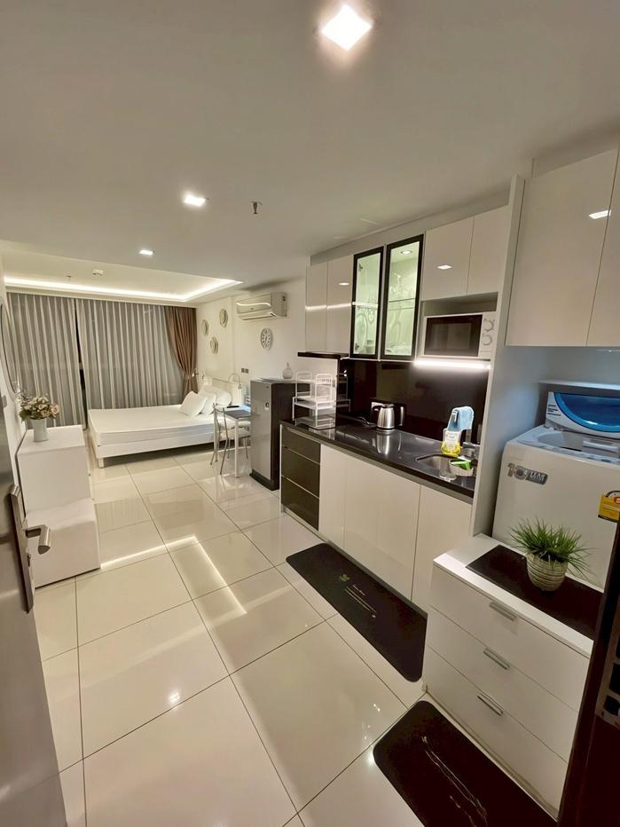 picture Wongamat Tower Condo Studio for Sale - 1/5