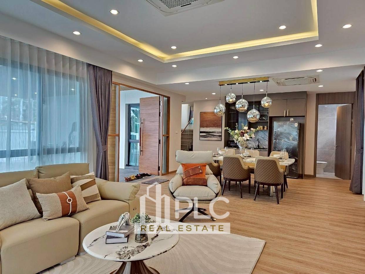 รูป Luxury 4-Bedroom Pool Villa for Sale in Jomtien - รูปที่ 8/19