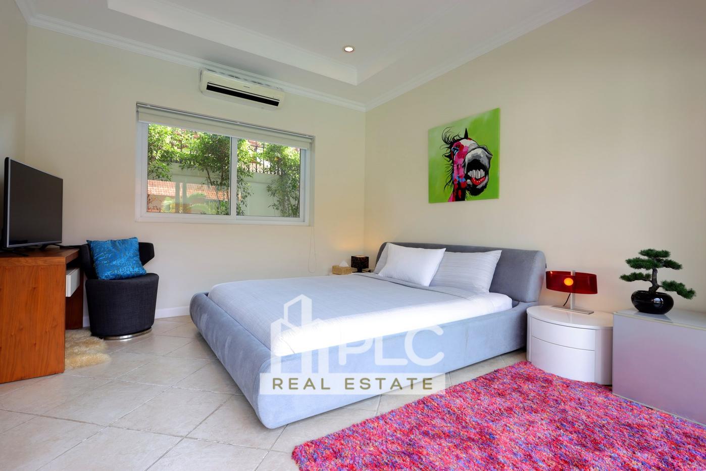 picture Spacious 6-Bed Luxury Pool Villa for Rent – Prime Jomtien Beach - 16/21