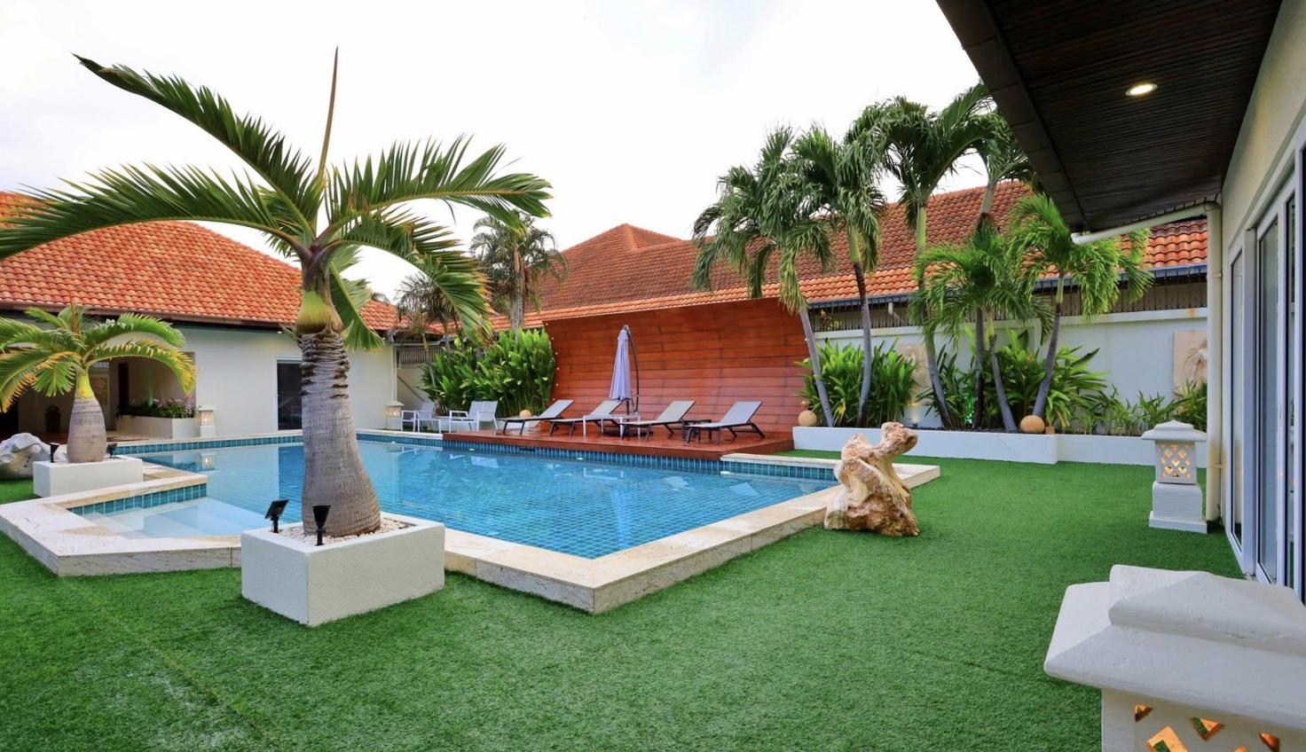 picture Spacious 6-Bed Luxury Pool Villa for Rent – Prime Jomtien Beach - 3/21