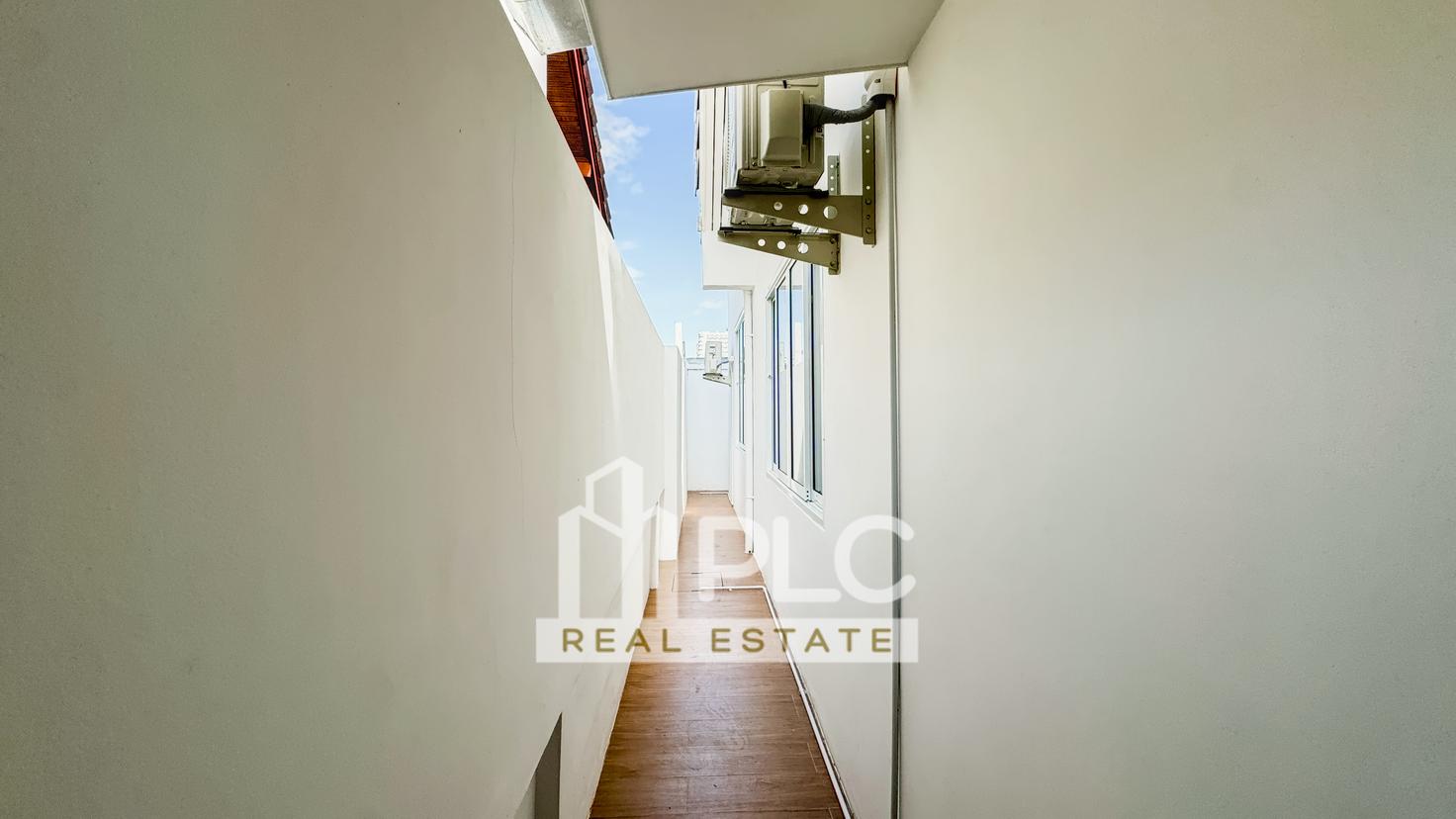 รูป Spacious 5-Bedroom Pool Villa for Sale in South Pattaya - รูปที่ 28/28
