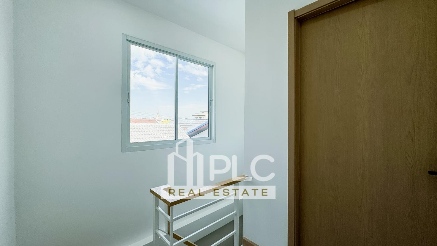 รูป Spacious 5-Bedroom Pool Villa for Sale in South Pattaya - รูปที่ 27/28