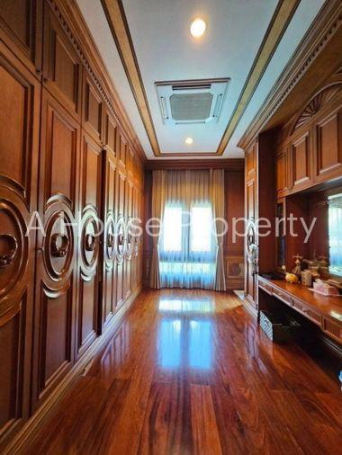 รูป ขายคฤหาสหรู ในเมืองศรีราชา ตกแต่งเฟอร์นิเจอร์ด้วยไม้สัก และ ไม้มะค่าทั้งหลัง - รูปที่ 17/20