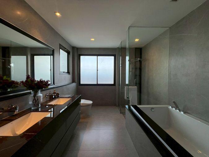 picture A luxurious house in the GRAND BANGKOK BOULEVARD State BANGNA project offers you relaxation and tranquility.  - 2/18