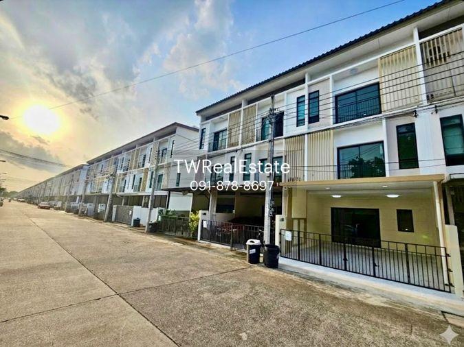 รูป ขายด่วน ราคาดีมาก ทาวน์โฮม 3 ชั้น รีโนเวทใหม่ PATIO ศรีนครินทร์–พระราม 9 ทำเลกรุงเทพกรีฑา - รูปที่ 21/25