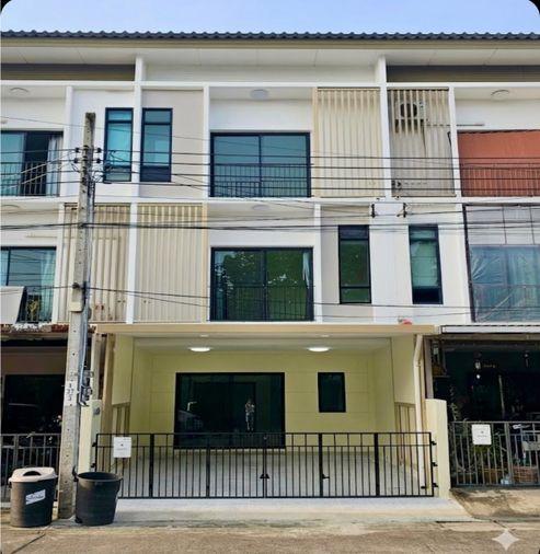 รูป ขายด่วน ราคาดีมาก ทาวน์โฮม 3 ชั้น รีโนเวทใหม่ PATIO ศรีนครินทร์–พระราม 9 ทำเลกรุงเทพกรีฑา - รูปที่ 20/25