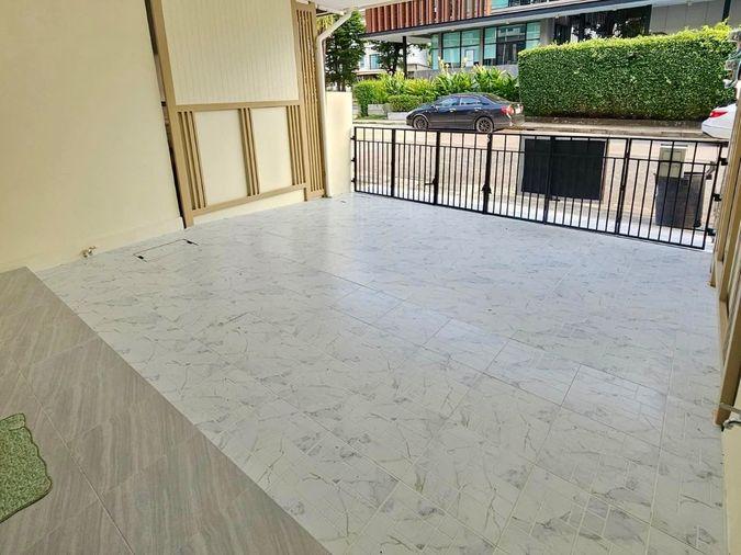 รูป ขายด่วน ราคาดีมาก ทาวน์โฮม 3 ชั้น รีโนเวทใหม่ PATIO ศรีนครินทร์–พระราม 9 ทำเลกรุงเทพกรีฑา - รูปที่ 4/25