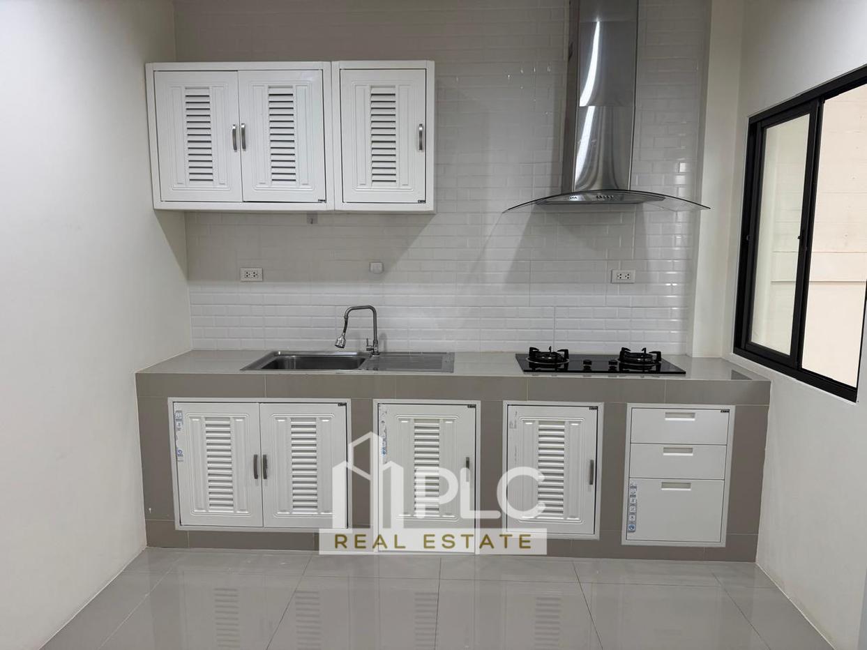 picture Modern 3-Bedroom Townhome for Sale in Thung Klom–Tan Man - 4/11