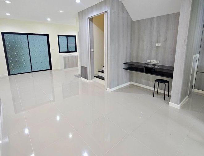 รูป ขายด่วน ราคาดีมาก ทาวน์โฮม 3 ชั้น รีโนเวทใหม่ PATIO ศรีนครินทร์–พระราม 9 ทำเลกรุงเทพกรีฑา - รูปที่ 6/25