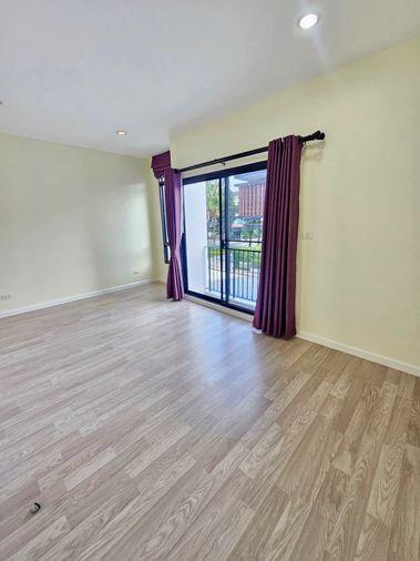 รูป ขายด่วน ราคาดีมาก ทาวน์โฮม 3 ชั้น รีโนเวทใหม่ PATIO ศรีนครินทร์–พระราม 9 ทำเลกรุงเทพกรีฑา - รูปที่ 10/25