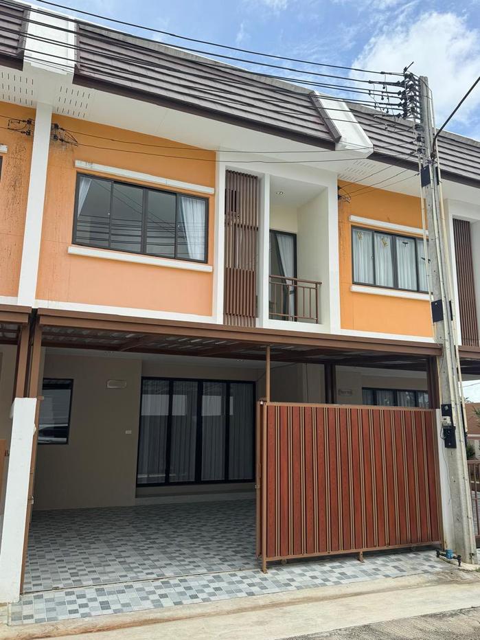 picture Modern 3-Bedroom Townhome for Sale in Thung Klom–Tan Man - 1/11