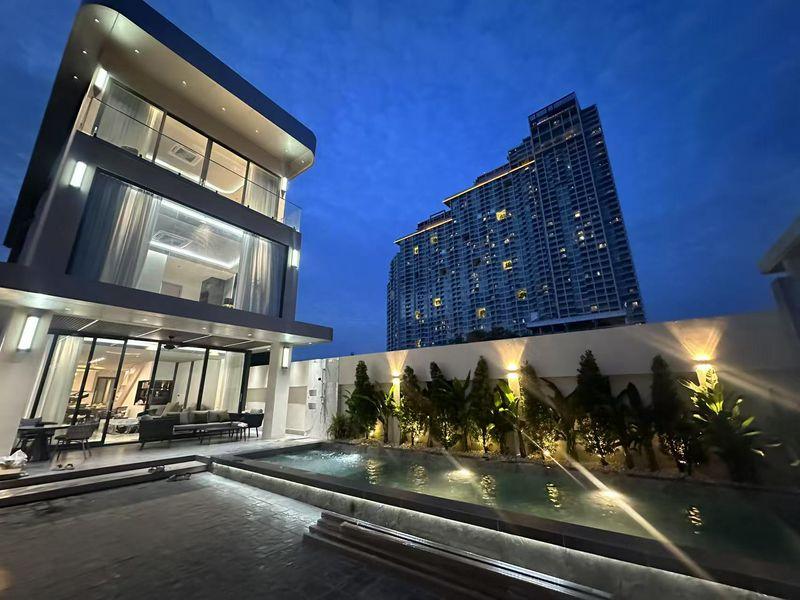 picture Pool Villa 5 Bedrooms in Jomtien - 1/15