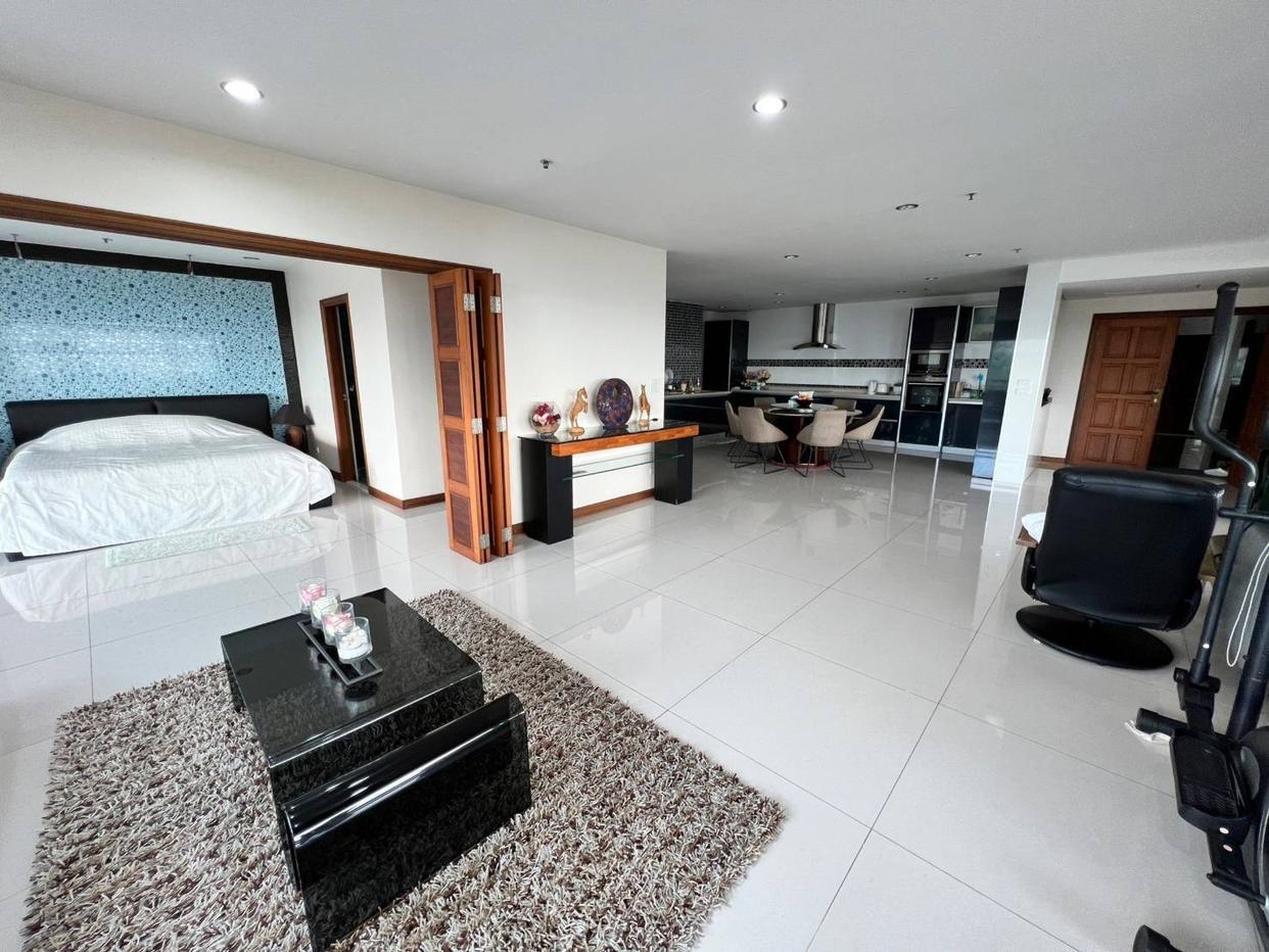 picture Baan Haad Uthong Condo 3 Bedroom for Sale at Pratumnak - 1/20