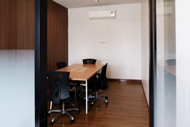 รูป ห้องประชุม/สำนักงาน ให้เช่า ที่ ไอเพลส บิซิเนส พาร์ค แหลมฉบัง ใกล้กับท่าเรือแหลมฉบัง ขนาด 12 ตร.ม. ราคา 8,000 บาทต่อเดือน - รูปที่ 1/36