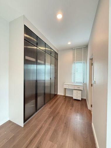 picture For Rent 🔥 Setthasiri Serithai 🔥 4 Bedrooms, 4 Bathrooms, Fully Furnished and Equipped with Appliances. - 7/11