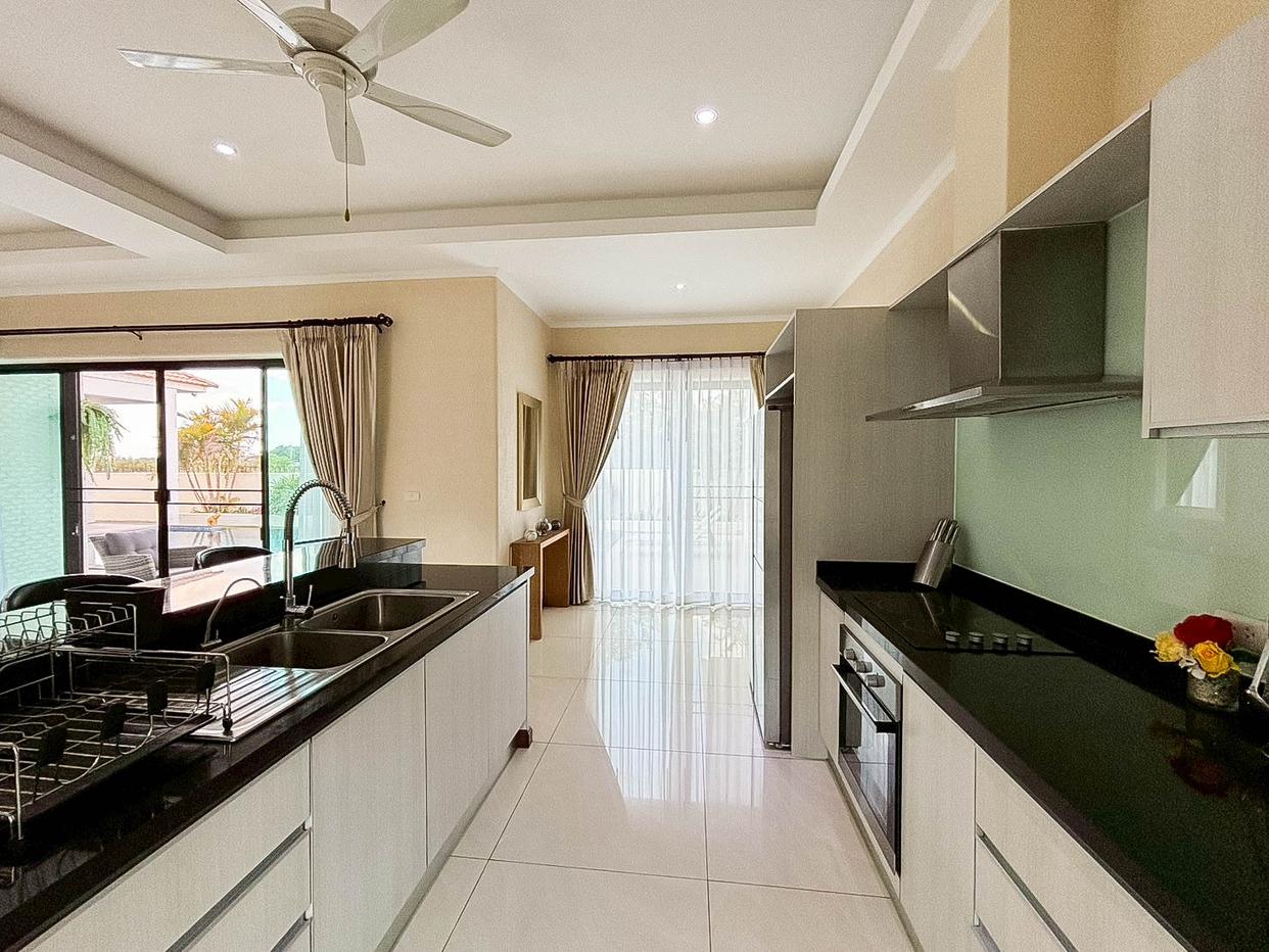 รูป Large luxury pool villas for rent in ​​Mabprachan, East Pattaya - รูปที่ 8/25