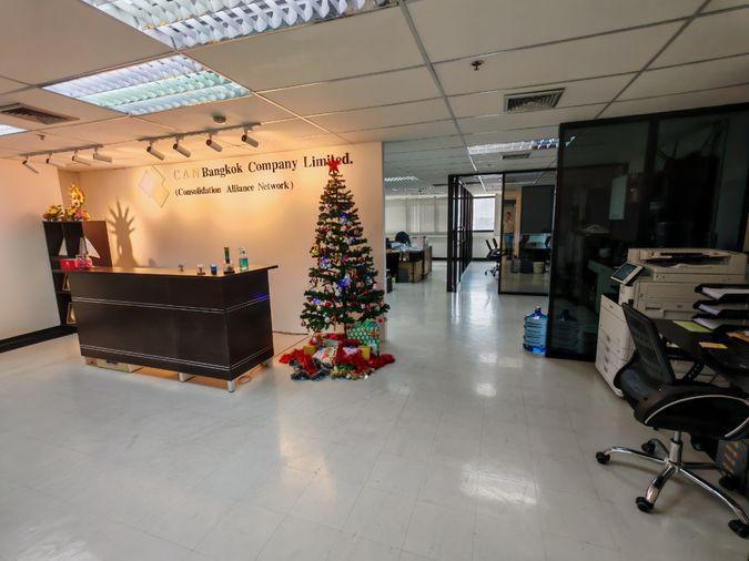 picture BTS phayathai is in front of the building of Phayathai Plaza	Area: 128 sq m - 2/6