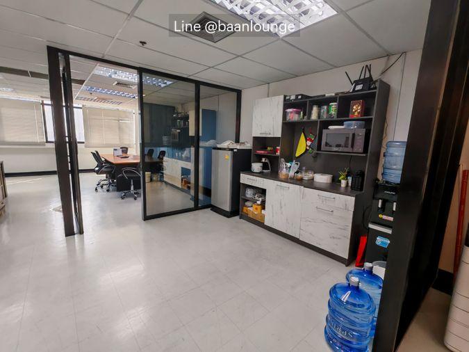 picture BTS phayathai is in front of the building of Phayathai Plaza Area: 128 sq m - 3/6