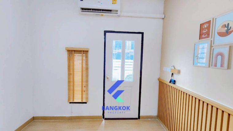 รูป 🏡✨ ขายทาวน์โฮม 2 ชั้น รีโนเวทใหม่ | วงแหวน–รามอินทรา 💰 ราคา 2.9 ล้านบาท | พร้อมเข้าอยู่ - รูปที่ 6/11