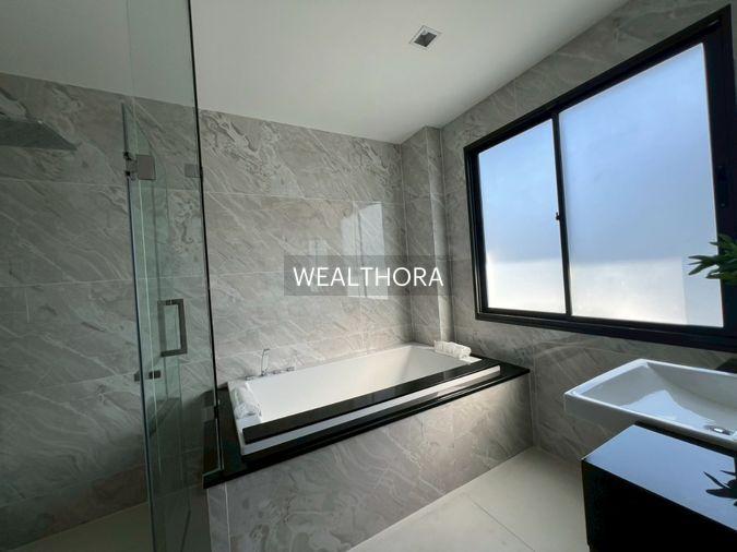 รูป Grand Bangkok Boulevard กรุงเทพกรีฑา บ้านเดี่ยวหรูสไตล์ Modern Classic ใกล้ ARL ลาดกระบัง และสนามบินสุวรรณภูมิ เพียง 62 ครอบครัวเท่านั้น - รูปที่ 3/36