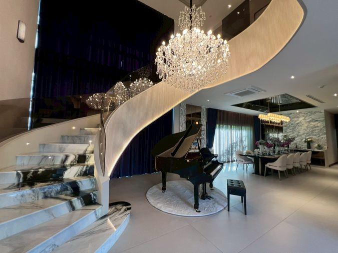 รูป Grand Bangkok Boulevard กรุงเทพกรีฑา บ้านเดี่ยวหรูสไตล์ Modern Classic  ใกล้ ARL ลาดกระบัง และสนามบินสุวรรณภูมิ เพียง 62 ครอบครัวเท่านั้น - รูปที่ 34/36