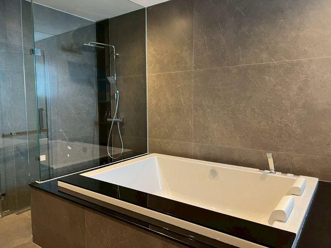 รูป Grand Bangkok Boulevard กรุงเทพกรีฑา บ้านเดี่ยวหรูสไตล์ Modern Classic  ใกล้ ARL ลาดกระบัง และสนามบินสุวรรณภูมิ เพียง 62 ครอบครัวเท่านั้น - รูปที่ 12/36