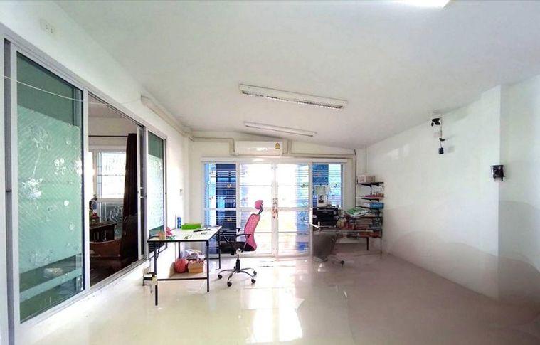 รูป ขายบ้านเดี่ยวมือสอง หมู่บ้านเดอะแกรนด์ ทรัพย์มงคล 3 ห้วยกะปิ ชลบุรี  - รูปที่ 2/9