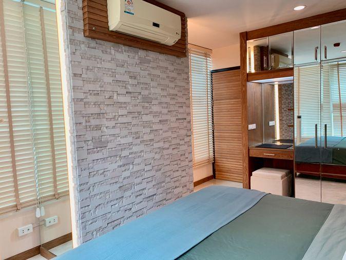 picture Sukhumvit Living Town     2 bedrooms, 1 bathroom  Corner unit - 7/12