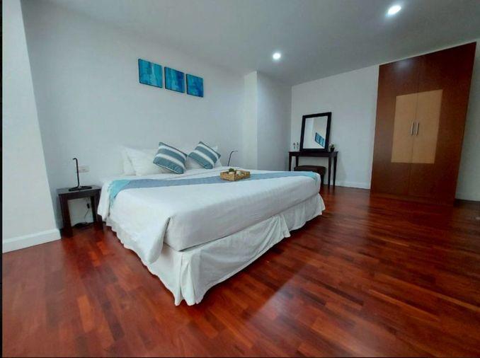picture  Sathorn Gallery. 3beds 230sqm. Pets ok! Line id: @pfagent - 5/6