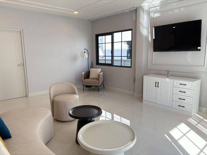 รูป ✅ ✅ Centro Bangna , Luxury House 4 ห้องนอน พร้อมเข้าอยู่ ติดต่อไลน์ @bktasset หรือโทร 095-325-8928 - รูปที่ 3/17