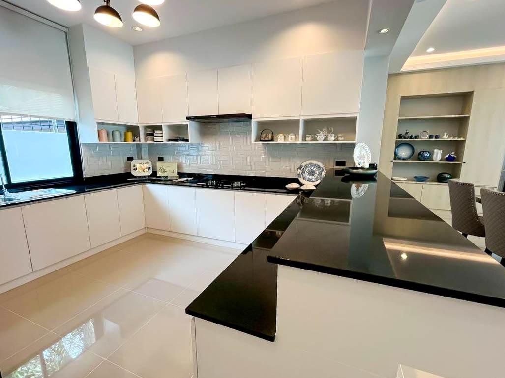 picture 3 Bedroom Single Storey Pool Villa for Sale East Pattaya - 7/13