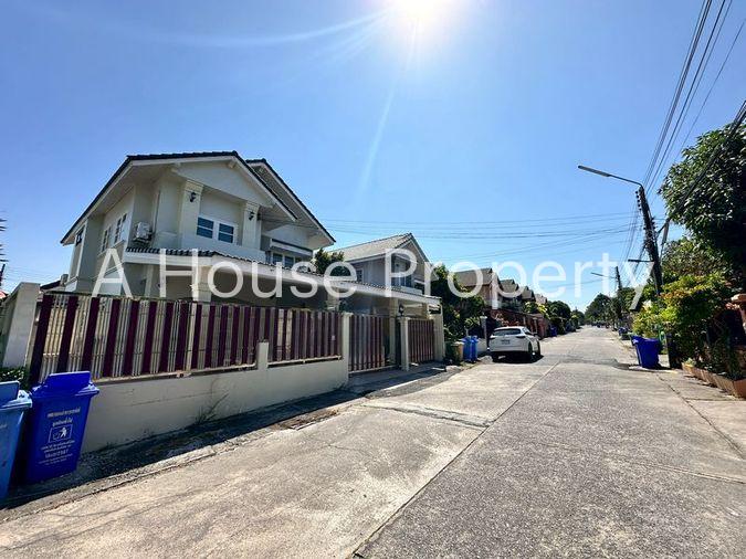 picture Newly renovated detached house for rent in Ladda House Sriracha, Chonburi. - 1/19