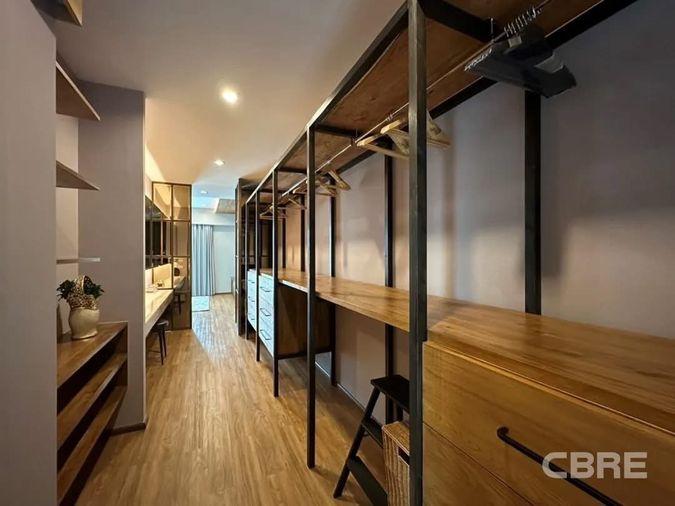 picture Luxury corner townhome, private, 6-meter high ceilings, Lasalle area. - 12/16