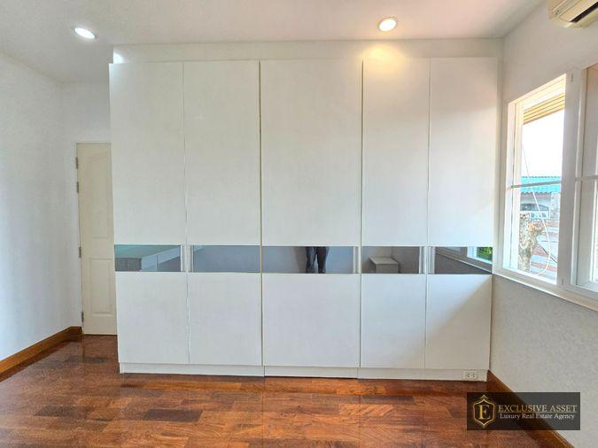 รูป ขาย ม.ลัดดารมย์ ราชพฤกษ์-ปิ่นเกล้า ตลิ่งชัน บ้านรีโนเวทใหม่ ติดถนนเมน 125.2 ตรว. 265 ตรม. มีสวนข้างบ้านขนาดใหญ่ พร้อมเข้าอยู่ - รูปที่ 33/40