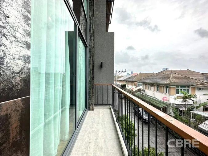 picture Luxury corner townhome, private, 6-meter high ceilings, Lasalle area. - 15/16