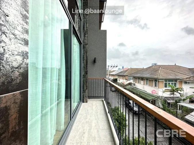picture Luxury corner townhome, private, 6-meter high ceilings, Lasalle area. - 15/16